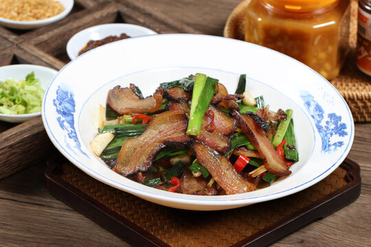 蒜苗炒腊肉