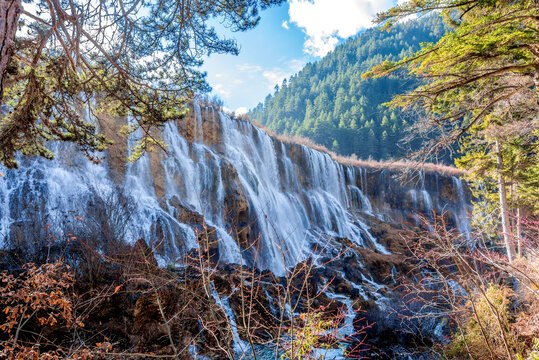 中国四川阿坝九寨沟日则沟诺日朗瀑布风光