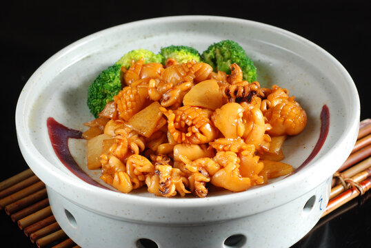 土豆爆墨鱼仔