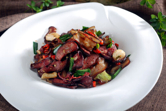 猪血丸子炒腊肉
