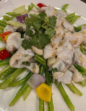 顺德美食芥兰炒桂花鱼片