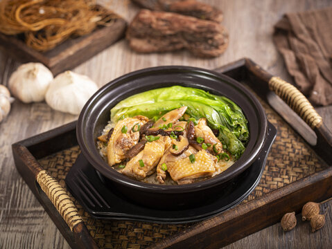 香菇鸡煲仔饭