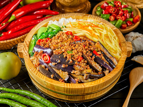 鱼香茄子木桶饭