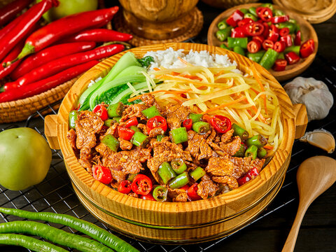 小炒肉木桶饭
