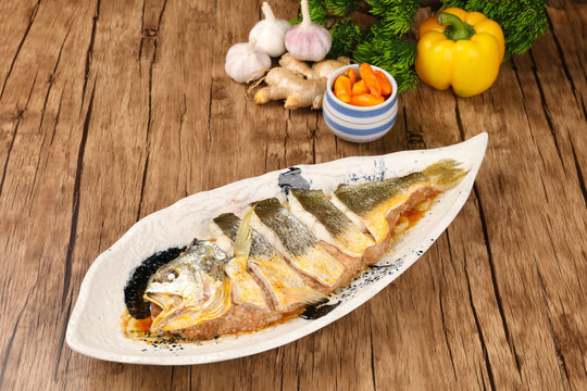 肉饼蒸黄花鱼