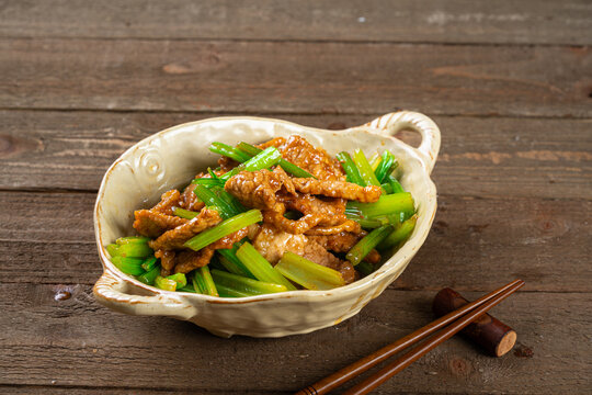 芹菜炒肉
