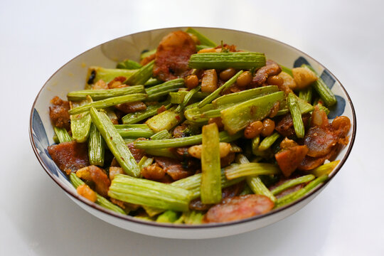 芹菜炒腊肉