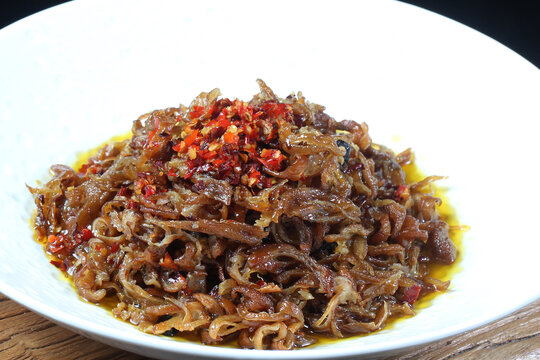 茶油蒸腊肥肠