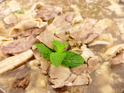 酸汤牛肉火锅