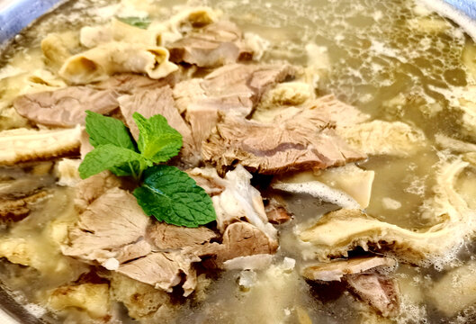 酸汤牛肉火锅