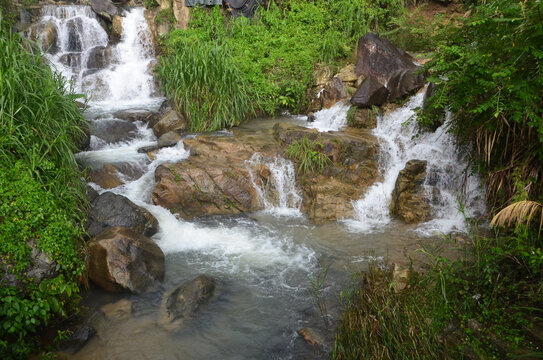 山涧溪流
