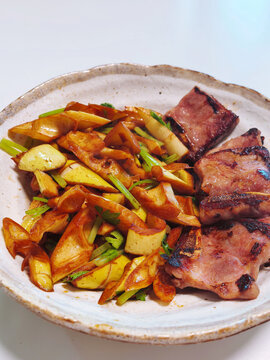 鲜笋腊肉