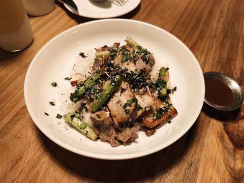 烤肉拌饭