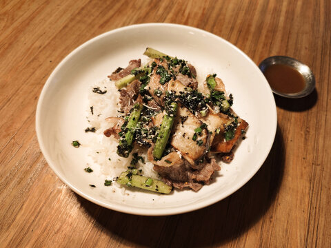 烤肉拌饭