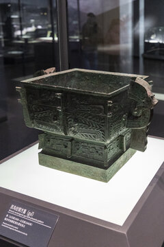 凤鸟纹铜方簋