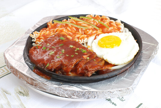 意粉黑椒牛排