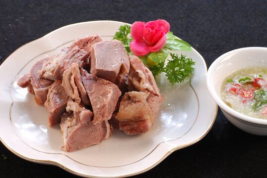 沾汁羊肉