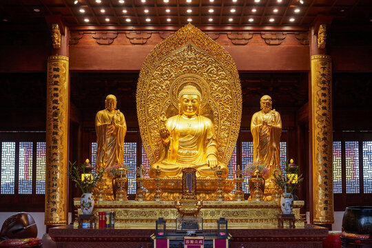 上海南山寺大雄宝殿佛像