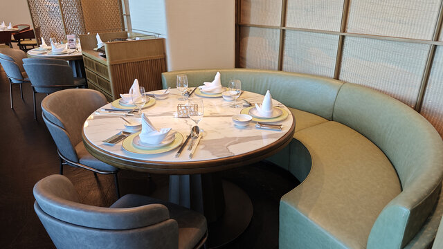 餐厅桌椅