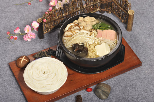鲜菌豆花过桥米线