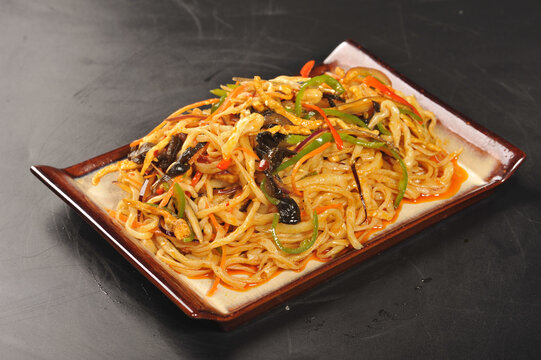鱼香肉丝炒面