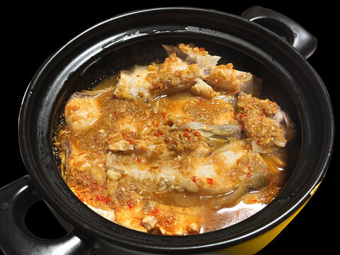 砂锅剁椒鱼腩