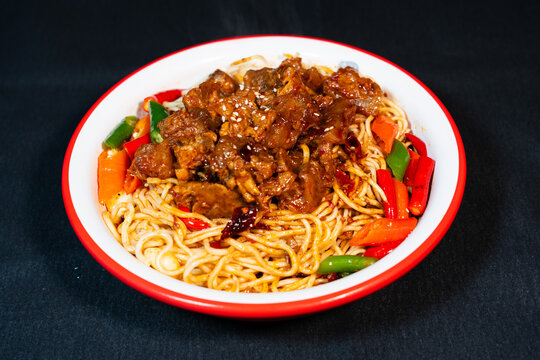 跷脚牛筋牛肉面