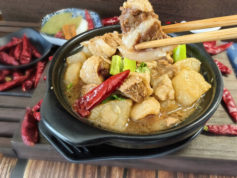 炖牛腩