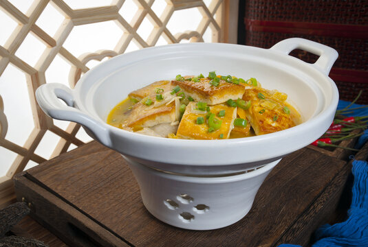 砂锅煎炖豆腐