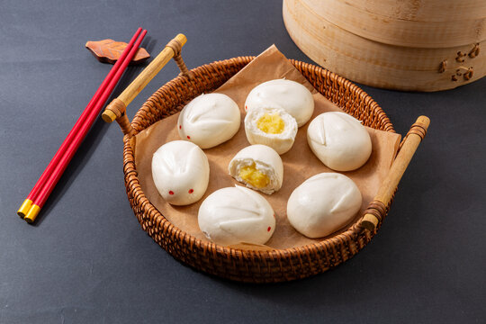 玉兔奶黄包