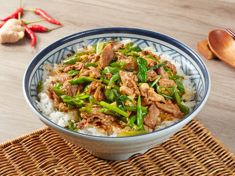 青椒炒肉饭