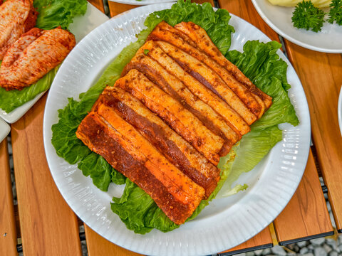 烧烤腌制厚切五花肉