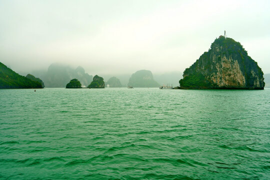 下龙湾海上峰林