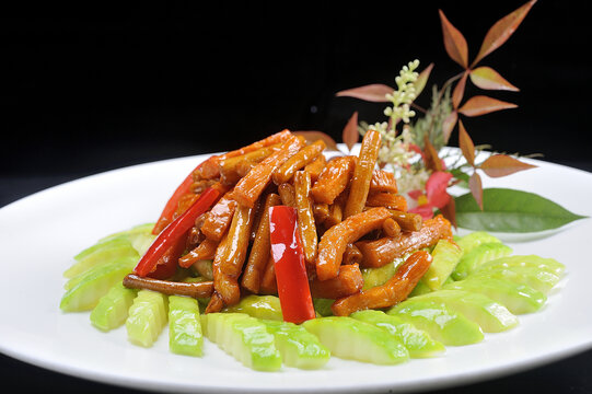 茶树菇小瓜炒猪颈肉