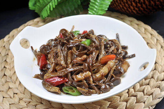 炒茶树菇