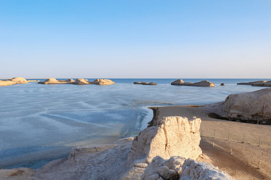 青海省乌素特水上雅丹地质公园风景