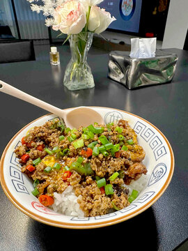 鸡蛋肉沫拌饭