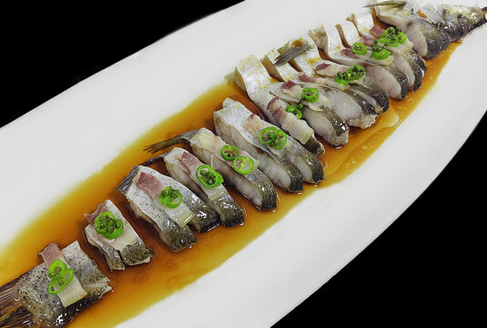 青麻咸肉蒸大白鱼