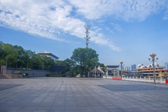 武汉武昌江滩公园广场