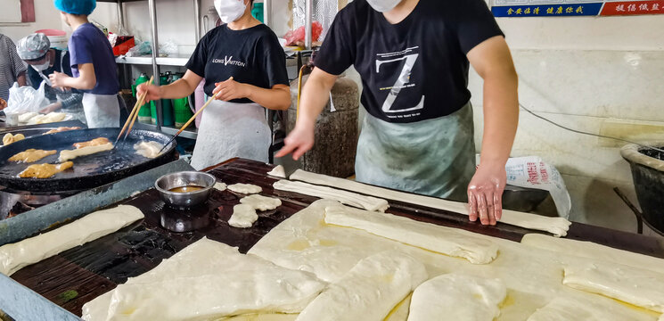 炸油条