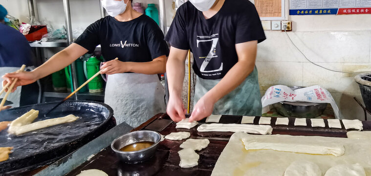 炸油条