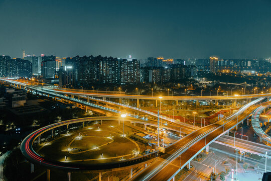 都市夜立交
