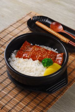 石锅鳗鱼饭