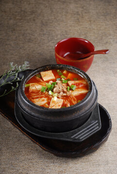 金枪鱼泡菜豆腐汤