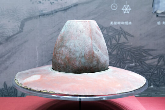 朱漆夹纻方顶笠帽