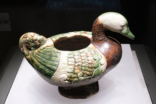 三彩鸳鸯尊