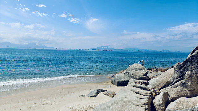 海边沙滩礁石