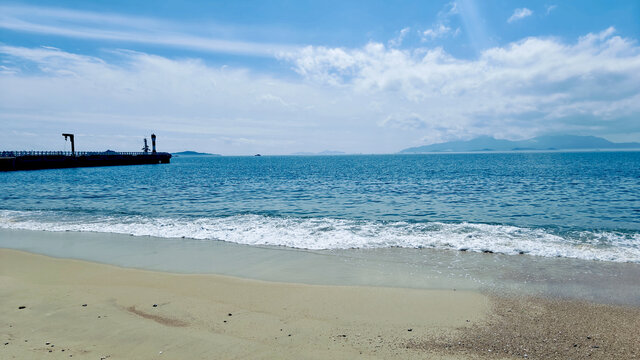 海边沙滩栈桥