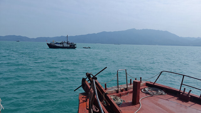 海上的渔船