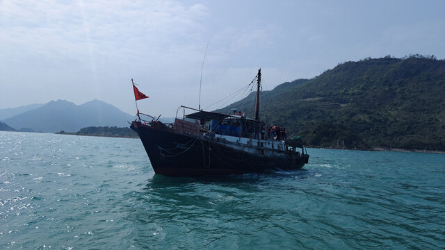 海上的渔船